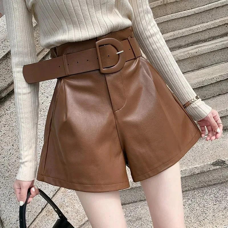 Women's High Waist Fleece Lined Black Faux Leather Shorts with Belt
Women's High Waist Fleece Lined Black Faux Leather Shorts with Belt
