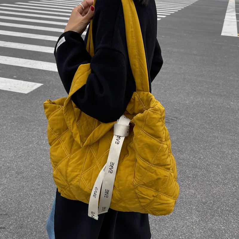 Space Cotton Tote Bag Women New Single Shoulder Handheld Autumn/Winter Commuting Big Bag Rhombus Grid Cotton Fill Bag For Women
Space Cotton Tote Bag Women New Single Shoulder Handheld Autumn/Winter Commuting Big Bag Rhombus Grid Cotton Fill Bag For Women