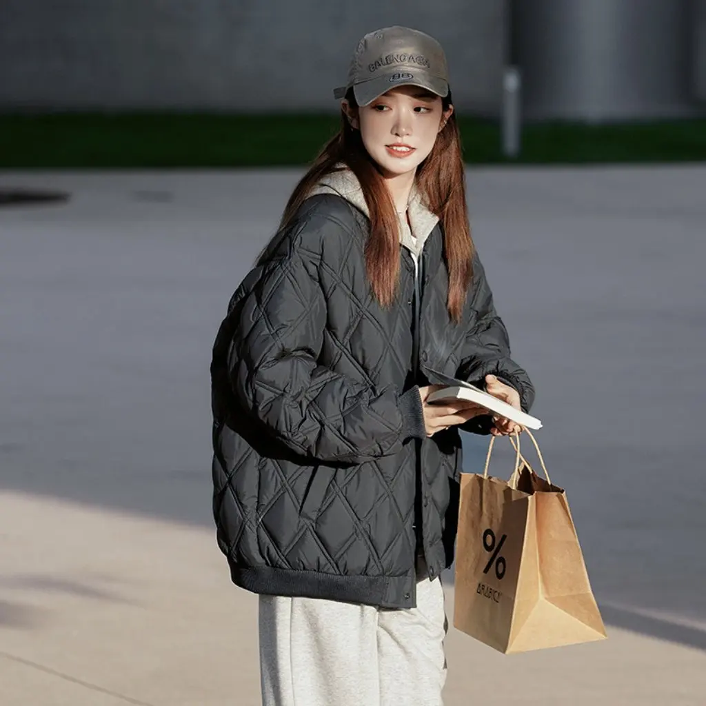 Женская куртка на хлопковой подкладке, свободная BF, повседневная, в клетку с бриллиантами, корейский короткий стиль, новинка зимы
Женская куртка на хлопковой подкладке, свободная BF, повседневная, в клетку с бриллиантами, корейский короткий стиль, новинка зимы