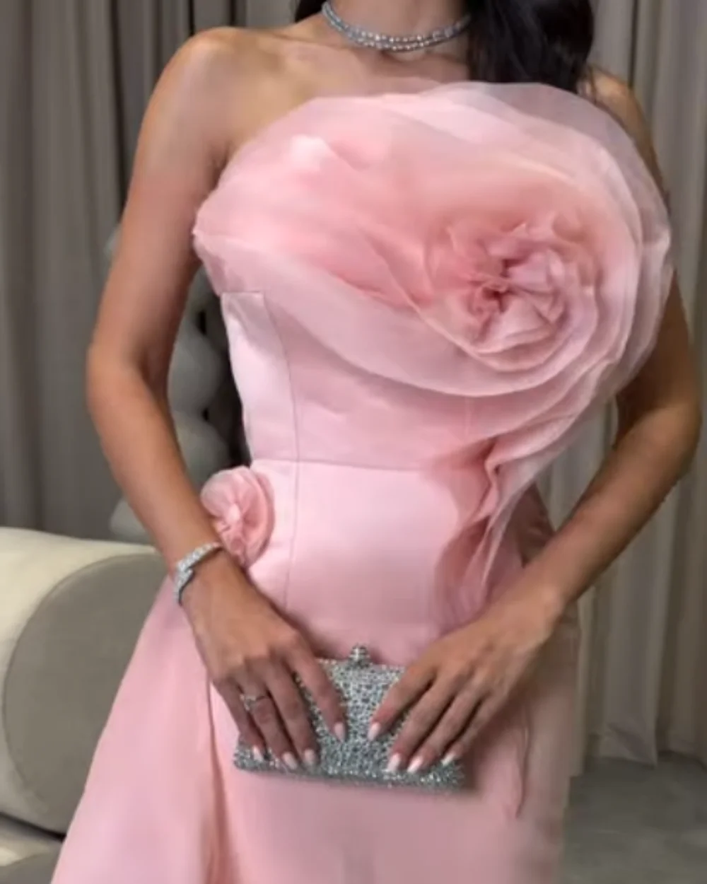 Customized Modern Style Women Charmeuse Handmade Flower Ruched Straight Evening Dresses Classic Strapless Sleeveless Party Gown
Customized Modern Style Women Charmeuse Handmade Flower Ruched Straight Evening Dresses Classic Strapless Sleeveless Party Gown