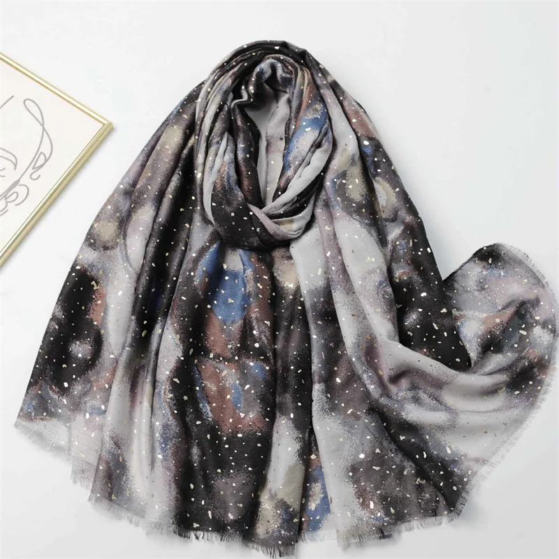 Зимний Блестящий абстрактный Рисунок с люрексом, бахромой, женский шарф высокого качества, блестящий мусульманский хиджаб 180*90 см
Зимний Блестящий абстрактный Рисунок с люрексом, бахромой, женский шарф высокого качества, блестящий мусульманский хиджаб 180*90 см