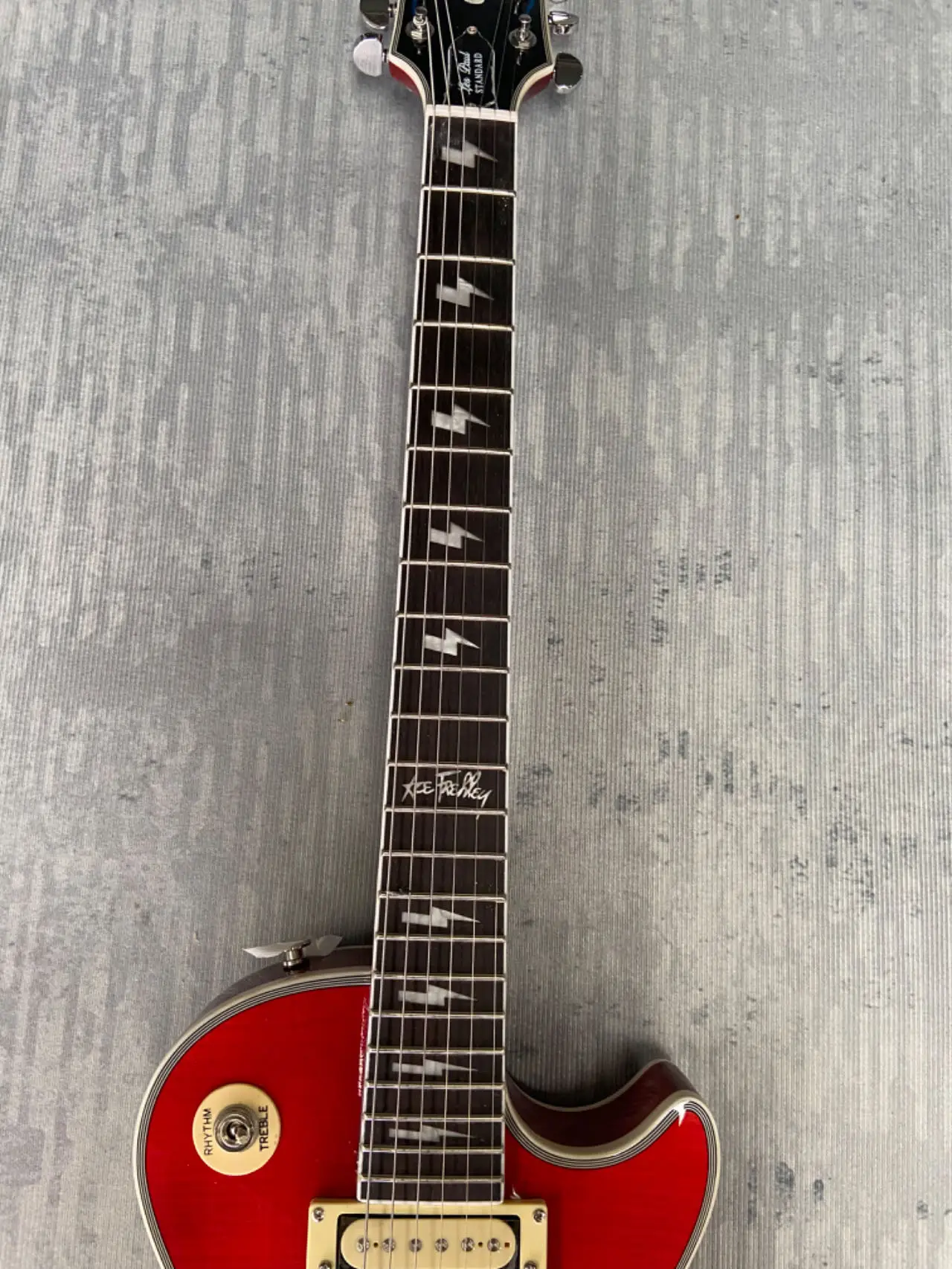 Guitar, Made in China, red, flame maple. 12F with signature, 3 pickup. In stock
Guitar, Made in China, red, flame maple. 12F with signature, 3 pickup. In stock