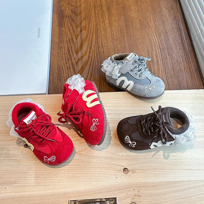 Детские теннисные туфли с кружевными бантами на спине, детская повседневная обувь на липучке, новинка зимы 209, кроссовки для бега для мальчиков и девочек, удобные модные
Детские теннисные туфли с кружевными бантами на спине, детская повседневная обувь на липучке, новинка зимы 209, кроссовки для бега для мальчиков и девочек, удобные модные