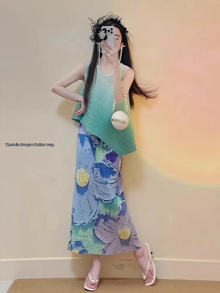 Casual Summer Fashion Oil Painting Skirt Set Women's Two-Piece Ensemble High Waist Illusion Casual Style round Neck
Casual Summer Fashion Oil Painting Skirt Set Women's Two-Piece Ensemble High Waist Illusion Casual Style round Neck