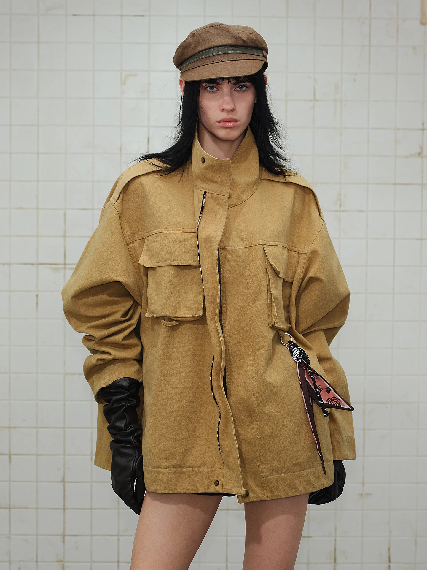 Американская ретро-куртка в рабочем стиле с множеством карманов, средней длины, весенняя, простая, в стиле бойфренд, с воротником, на молнии, хлопковая, для пар
Американская ретро-куртка в рабочем стиле с множеством карманов, средней длины, весенняя, простая, в стиле бойфренд, с воротником, на молнии, хлопковая, для пар