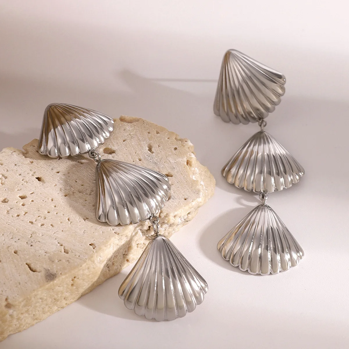 Stainless Steel PVD 18K Gold Plated Tarnish Waterproo Long Shell Earrings For Woman Jewelry Wholesale INS
Stainless Steel PVD 18K Gold Plated Tarnish Waterproo Long Shell Earrings For Woman Jewelry Wholesale INS