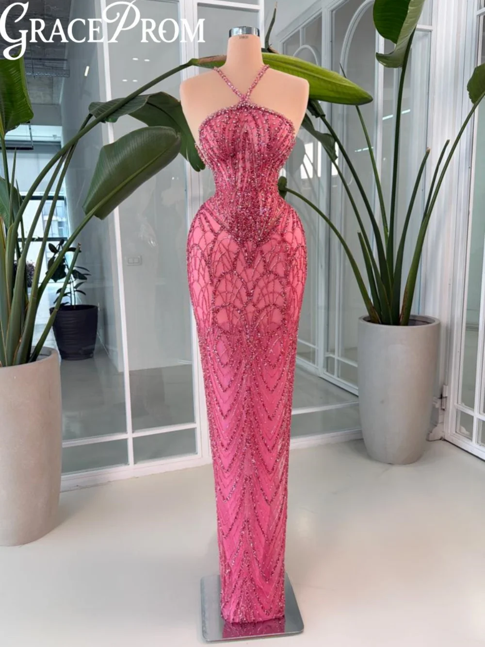 Opulent Beaded Evening Dress Stylish Halter Straight Long Wedding Party Gowns 2026 Customized Stunning Elegant Banquet Gowns
Opulent Beaded Evening Dress Stylish Halter Straight Long Wedding Party Gowns 2026 Customized Stunning Elegant Banquet Gowns