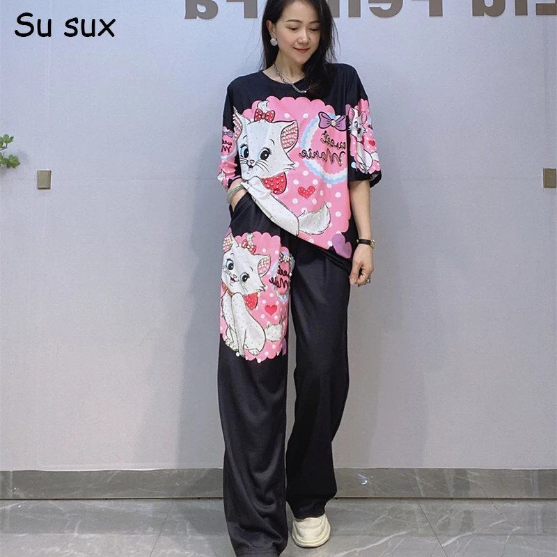Beading Cartoon Cat Print Short Sleeve 2 Piece Sets Woman Outfit Casual Wige Leg Pant Sets Vestidos Streetwear Bust 118cm 2025
Beading Cartoon Cat Print Short Sleeve 2 Piece Sets Woman Outfit Casual Wige Leg Pant Sets Vestidos Streetwear Bust 118cm 2025