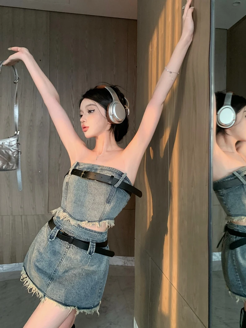 Retro Kumikumi Denim Tube Top And Skirt Set Women's Summer Distressed High Waist A-Line Skirt Two-Piece Ensemble
Retro Kumikumi Denim Tube Top And Skirt Set Women's Summer Distressed High Waist A-Line Skirt Two-Piece Ensemble