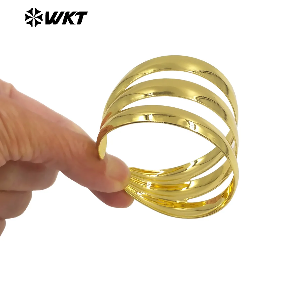 WT-JF357 Newest Design Luxury Retro High-end Feel Cuff Bangle With 18k Gold Plated For Women Special Jewelry 
WT-JF357 Newest Design Luxury Retro High-end Feel Cuff Bangle With 18k Gold Plated For Women Special Jewelry