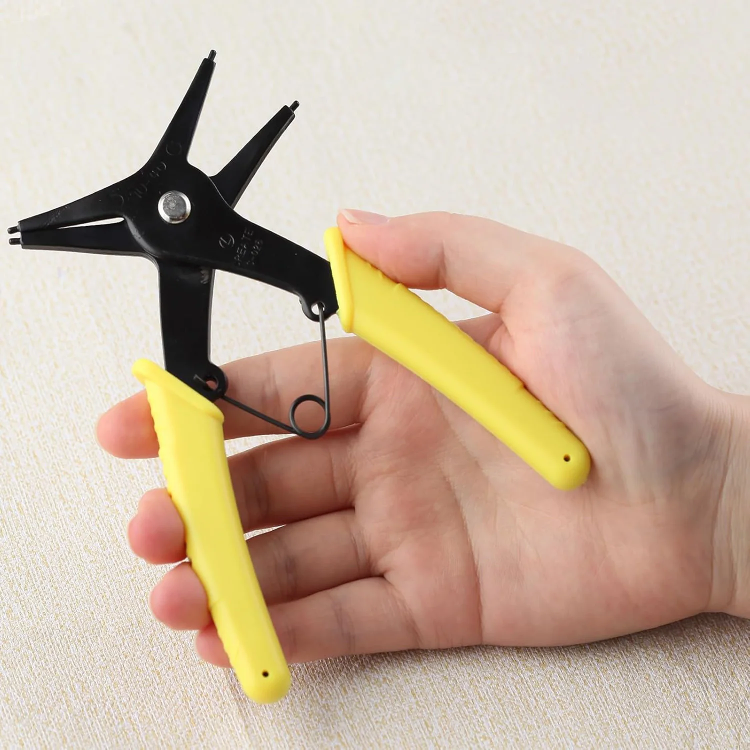 2 In 1 Snap Ring Pliers Mini Circlip Pliers Internal External Retaining Ring Remover Install Hand Tool for 10-40mm Snap Rings
2 In 1 Snap Ring Pliers Mini Circlip Pliers Internal External Retaining Ring Remover Install Hand Tool for 10-40mm Snap Rings
