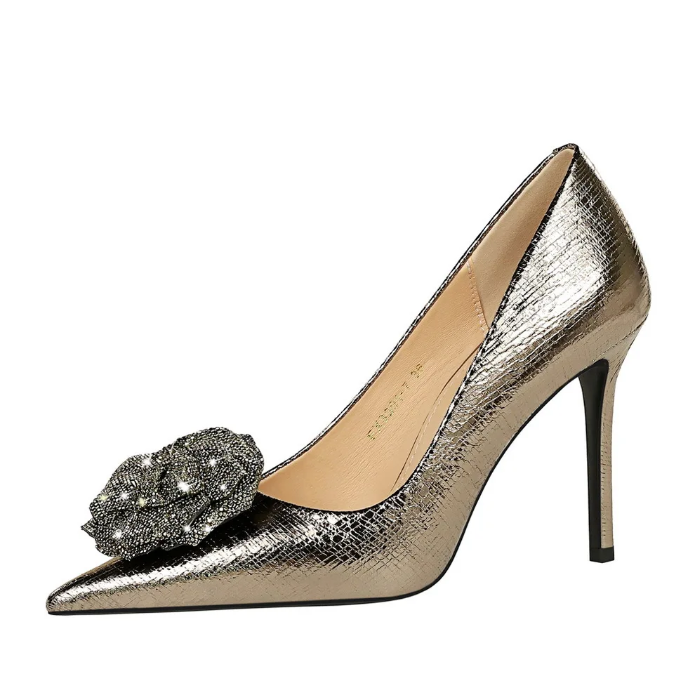 Новинка 202, весенне-осенние женские туфли на высоком каблуке-шпильке с острым носком, элегантные вечерние туфли-лодочки со стразами и цветами
Новинка 202, весенне-осенние женские туфли на высоком каблуке-шпильке с острым носком, элегантные вечерние туфли-лодочки со стразами и цветами