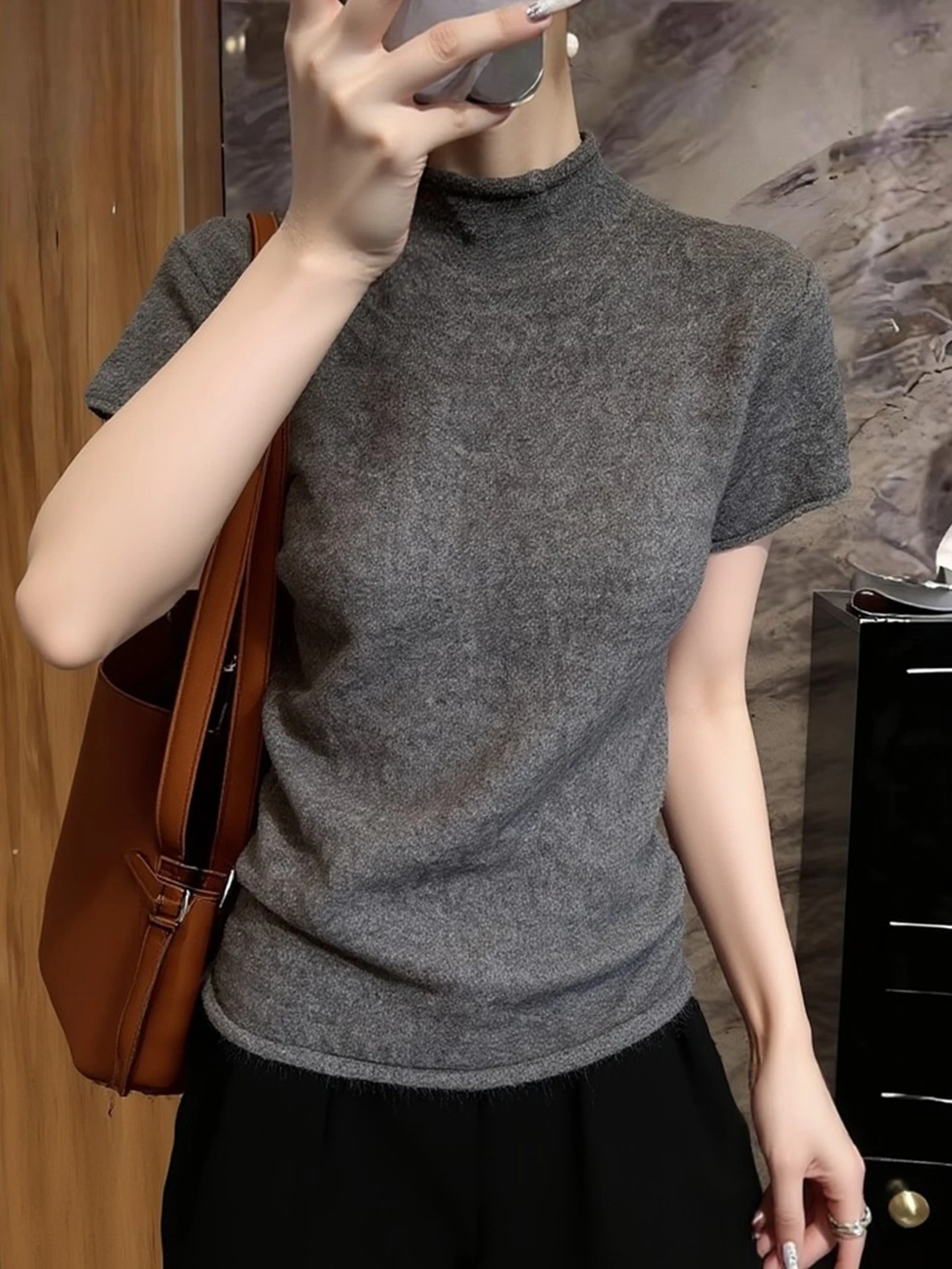 Soft Skin-Friendly Short Sleeve Knitted Casual Versatile Spring Half High Collar Overhead Korean Style Straight Cut Knitwear
Soft Skin-Friendly Short Sleeve Knitted Casual Versatile Spring Half High Collar Overhead Korean Style Straight Cut Knitwear