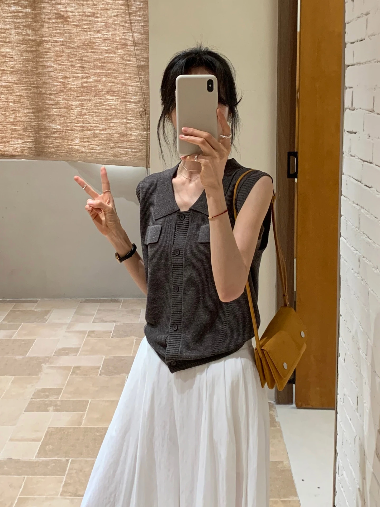Korean Style Knitted Open Cardigan Vest Women's Design Sensation Sleeveless Turn-down Collar Spring Summer New Arrival
Korean Style Knitted Open Cardigan Vest Women's Design Sensation Sleeveless Turn-down Collar Spring Summer New Arrival