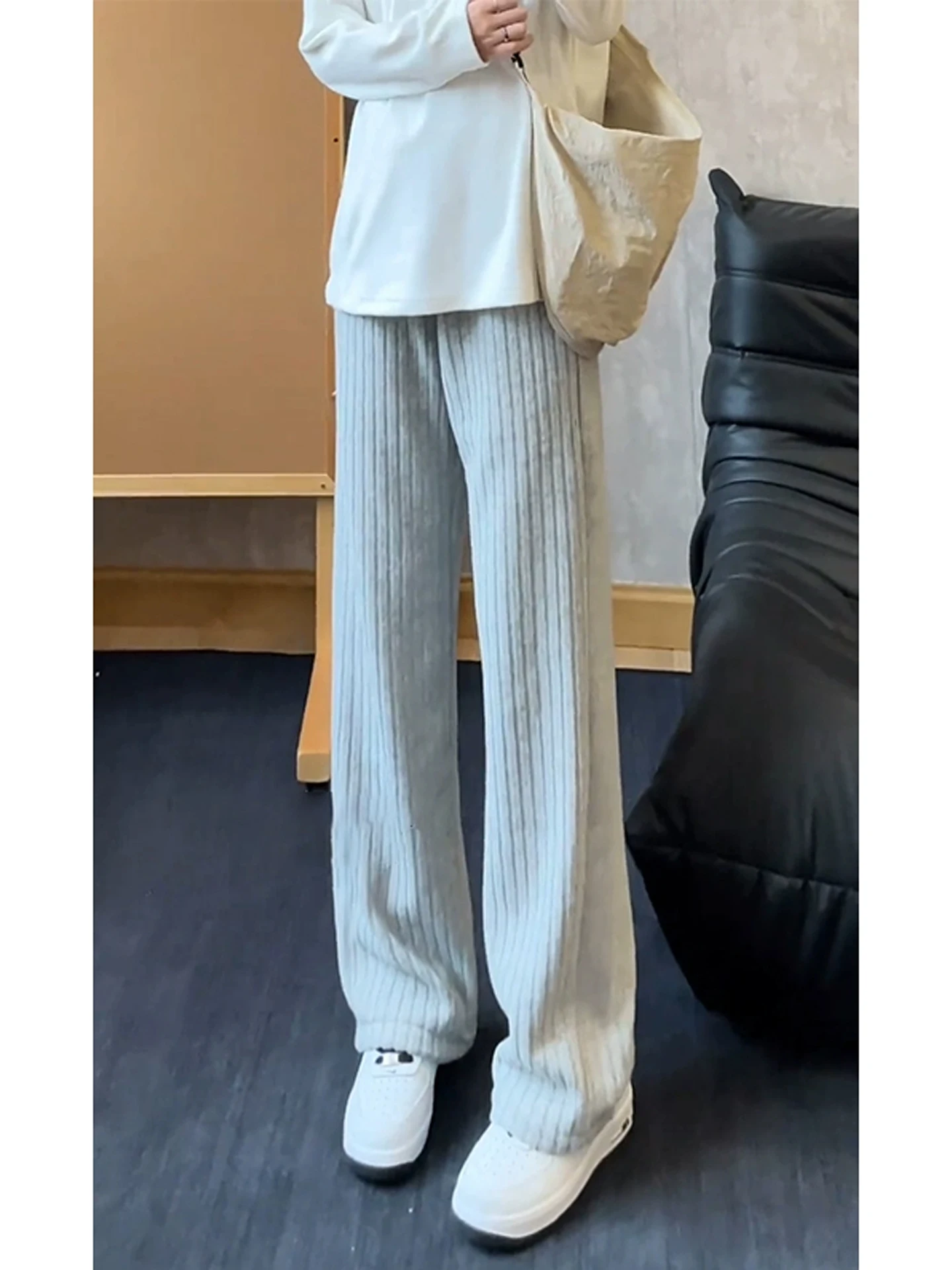 Мужские повседневные свободные зимние теплые брюки прямого кроя из вязаного трикотажа с вертикальной текстурой
Мужские повседневные свободные зимние теплые брюки прямого кроя из вязаного трикотажа с вертикальной текстурой