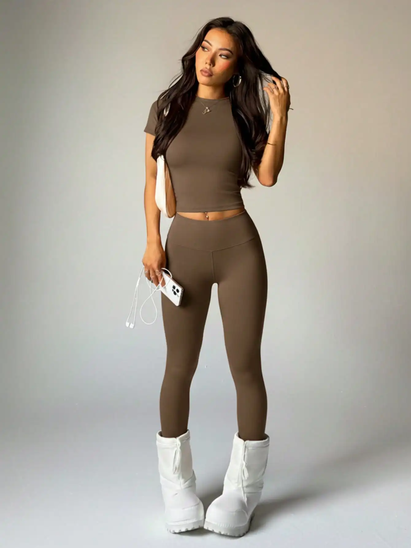 Женский комплект из 2 предметов: леггинсы с высокой талией и укороченный топ с короткими рукавами — однотонный, высокоэластичный, для занятий спортом и повседневной носки
Женский комплект из 2 предметов: леггинсы с высокой талией и укороченный топ с короткими рукавами — однотонный, высокоэластичный, для занятий спортом и повседневной носки