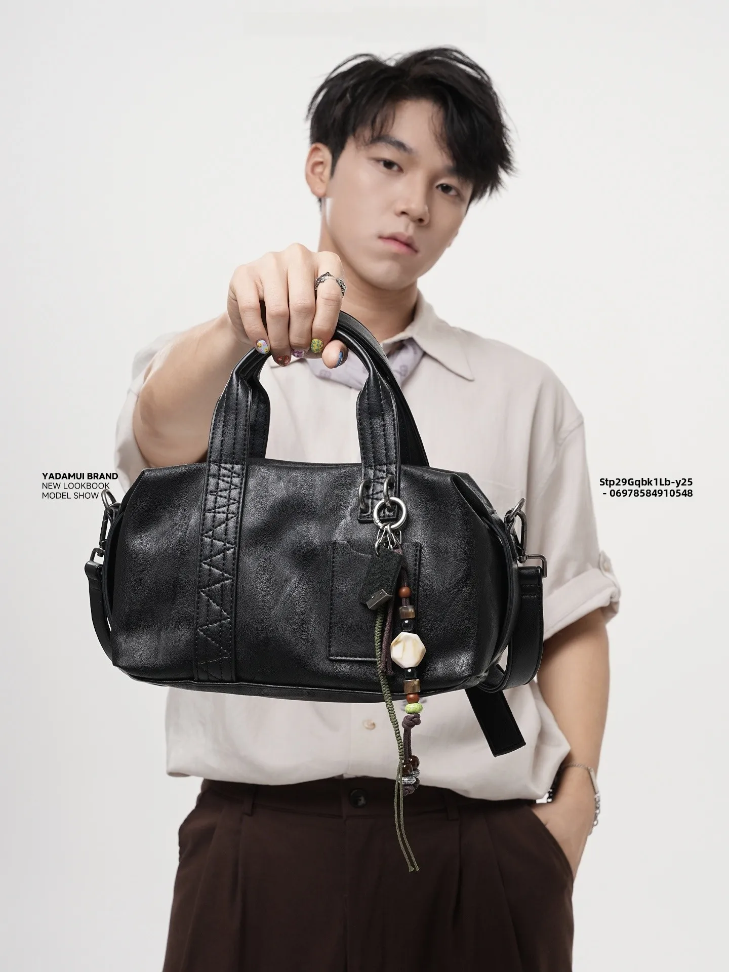 Black Field Quiver Men's Crossbody Bag Lightweight Soft Leather Handbag Versatile Retro Style Small Fashionable Bag for Women
Black Field Quiver Men's Crossbody Bag Lightweight Soft Leather Handbag Versatile Retro Style Small Fashionable Bag for Women