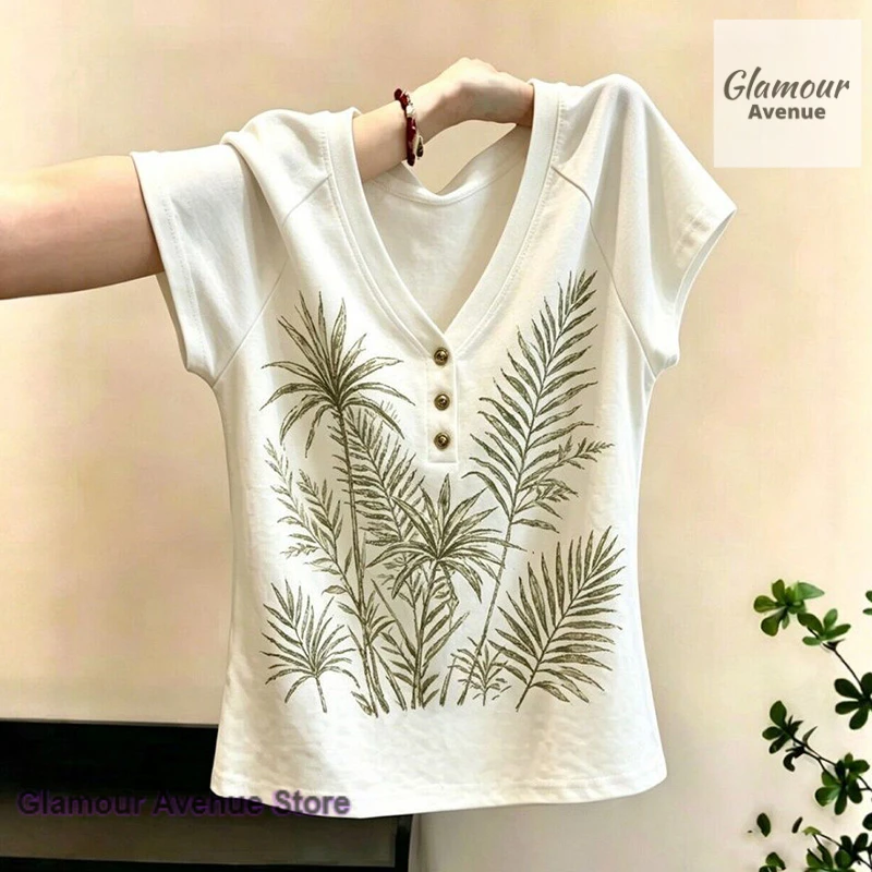 Korean minority high-grade shoulder short-sleeved T-shirt women's summer new floral print round neck fashion Joker casual top.
Korean minority high-grade shoulder short-sleeved T-shirt women's summer new floral print round neck fashion Joker casual top.