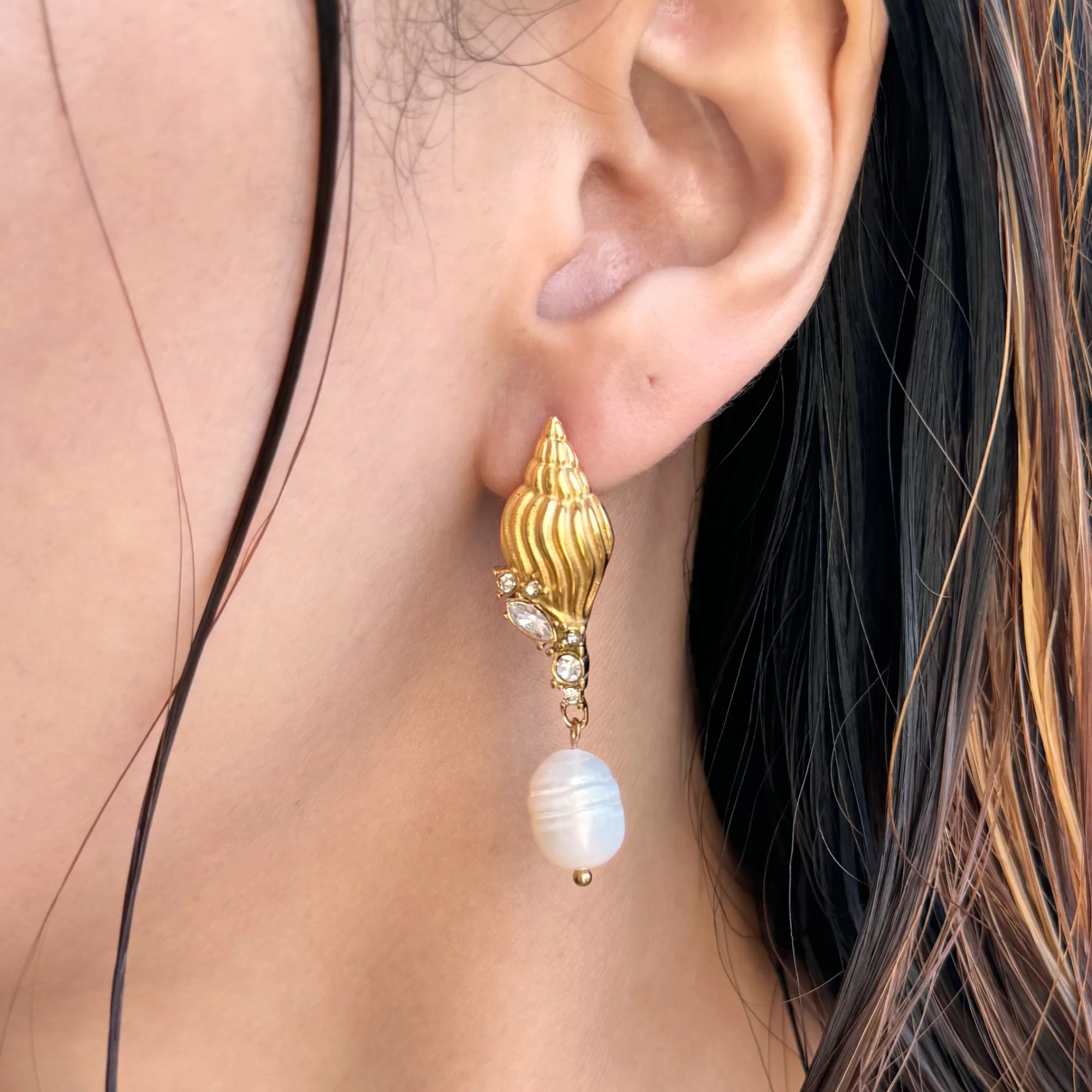 DASEIN New Summer HOT 18k Gold Plated Vintage Ocean Natural Pearl Shell Earrings Hypoallergenic Stainless Steel Dainty Jewelry
DASEIN New Summer HOT 18k Gold Plated Vintage Ocean Natural Pearl Shell Earrings Hypoallergenic Stainless Steel Dainty Jewelry