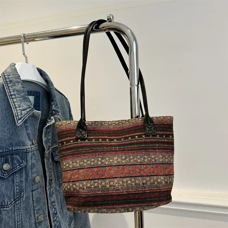 Fashion ethnic style shopping women's shoulder bag retro large-capacity portable bucket bag
Fashion ethnic style shopping women's shoulder bag retro large-capacity portable bucket bag