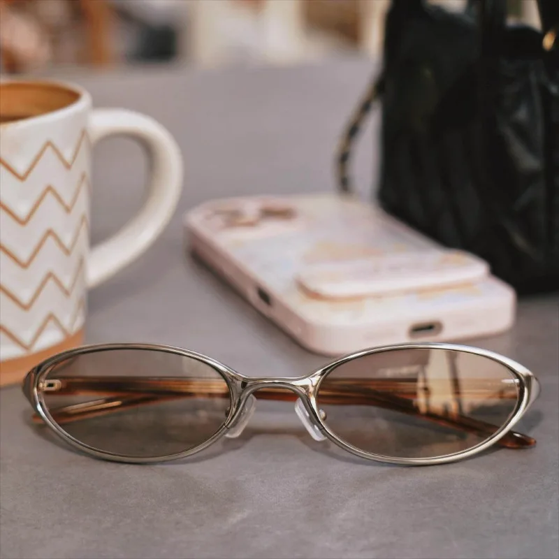 2026 New Retro Oval Design Sunglasses Women Y2K Small Titanium Frame UV400 Protection Vintage Punk Sun Glasses Fashion Eyewear
2026 New Retro Oval Design Sunglasses Women Y2K Small Titanium Frame UV400 Protection Vintage Punk Sun Glasses Fashion Eyewear