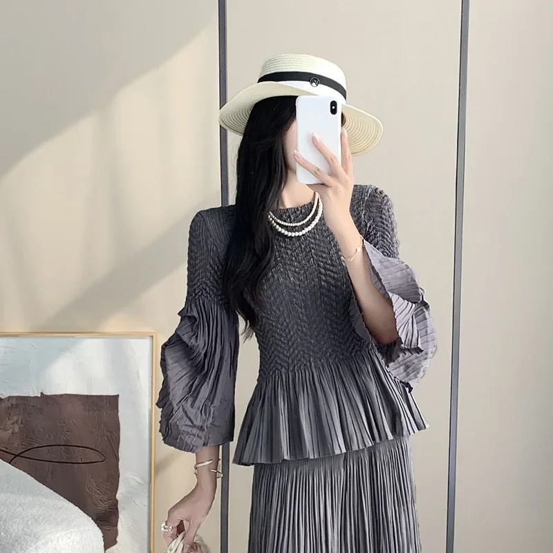 Women Miyake Pleated Blouse Round Neck Long Bubble Sleeves Ruffles Solid Color Female Fashion Top 2024 Spring New T-Shirt Female
Women Miyake Pleated Blouse Round Neck Long Bubble Sleeves Ruffles Solid Color Female Fashion Top 2024 Spring New T-Shirt Female