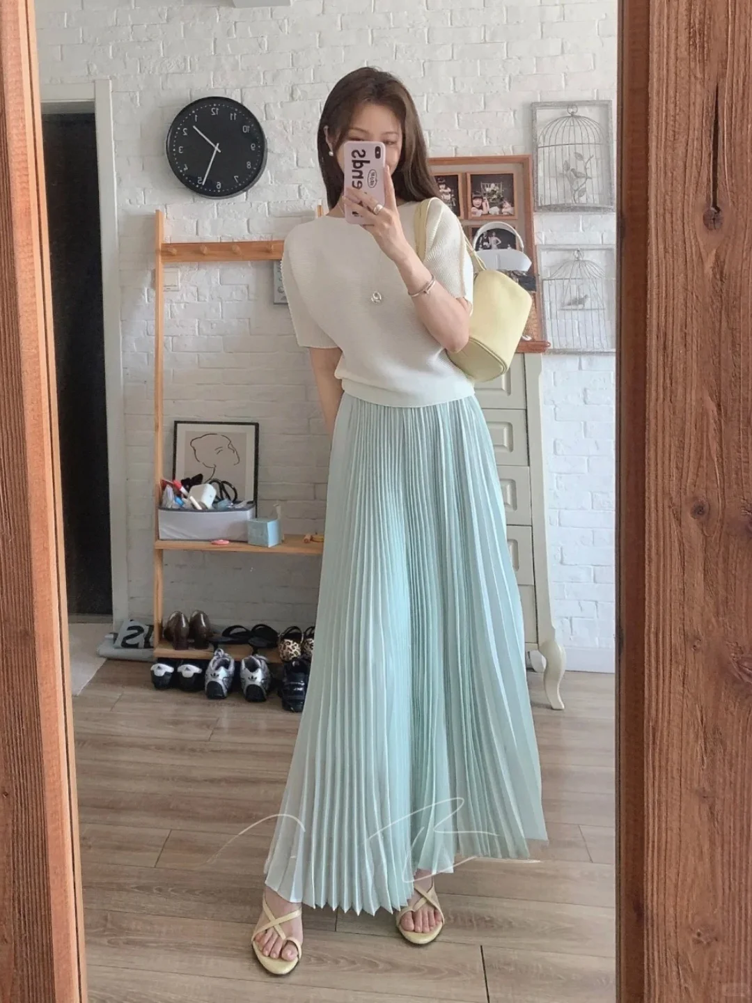 High Waist Gored Skirt A-Line Midi Skirt Gentle Loose Fit Gored Skirt Elastic Waist Draped Half-length Skirt for Young Women
High Waist Gored Skirt A-Line Midi Skirt Gentle Loose Fit Gored Skirt Elastic Waist Draped Half-length Skirt for Young Women