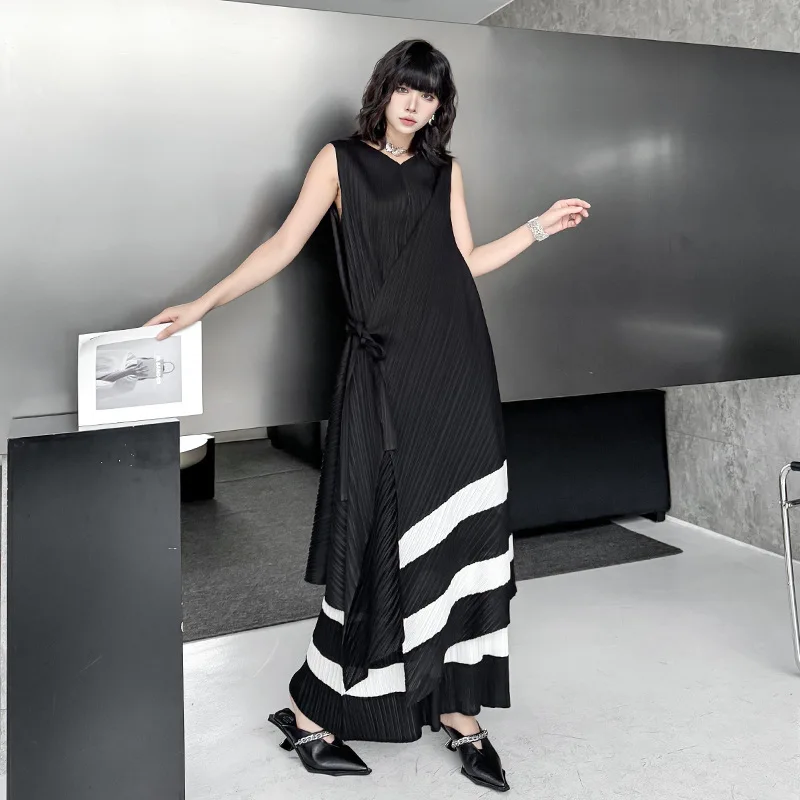 Fashionable Pleated Split Personality Set Loose Elastic Waist Halveskirt V-Neck Sleeveless Street Style Polyester Summer Outfit
Fashionable Pleated Split Personality Set Loose Elastic Waist Halveskirt V-Neck Sleeveless Street Style Polyester Summer Outfit