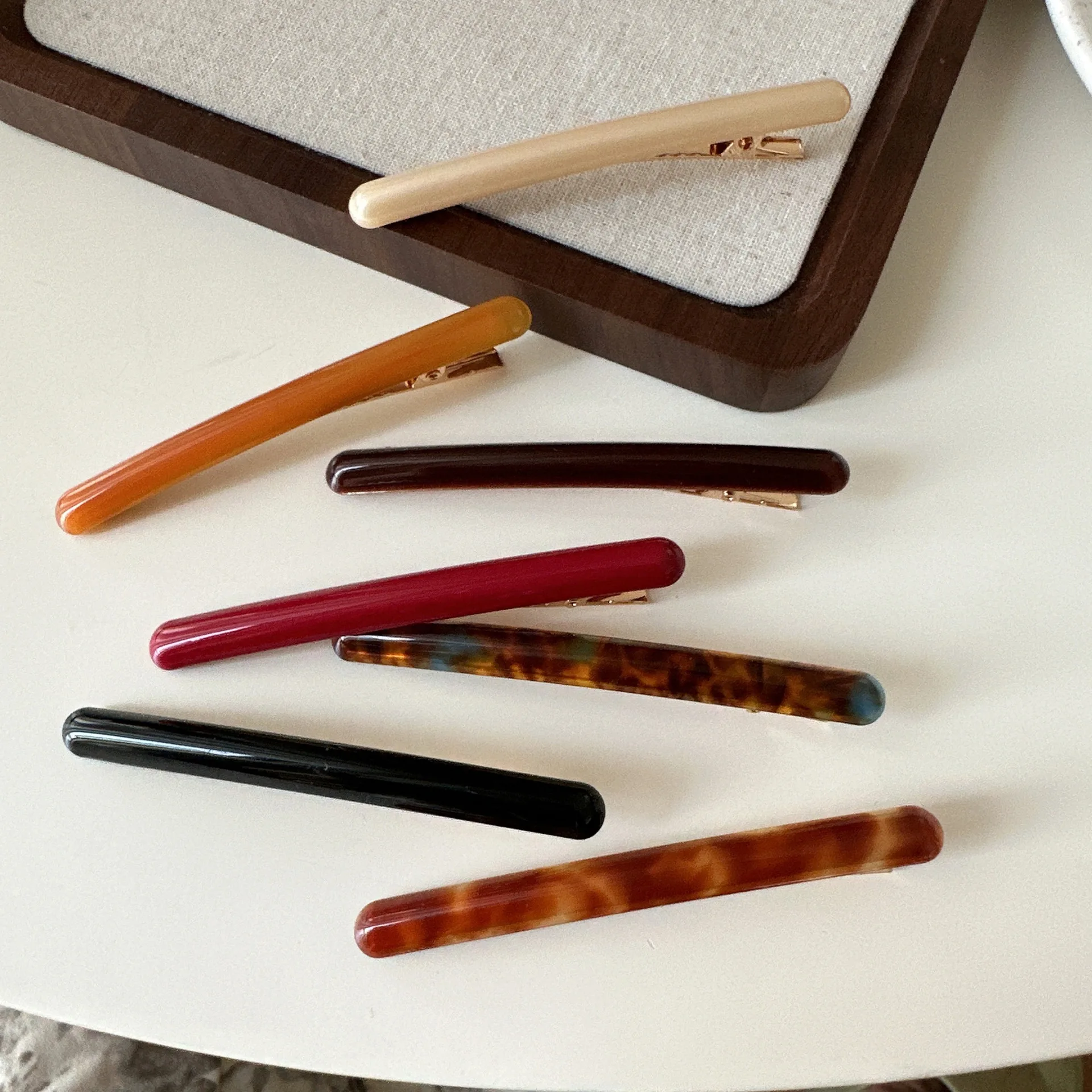 Acetate Duck Bill Clips Retro Color Side Bang Barrettes for Women Non Slip Portable Elegant Simple Daily Essential
Acetate Duck Bill Clips Retro Color Side Bang Barrettes for Women Non Slip Portable Elegant Simple Daily Essential