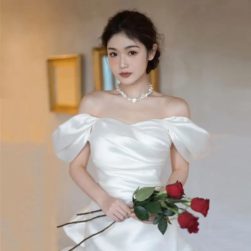 Elegant Satin Wedding Dress Simple Shoulder Tailoring Bridal Gown Guest Greeting Fish Tail Draped for Young Women
Elegant Satin Wedding Dress Simple Shoulder Tailoring Bridal Gown Guest Greeting Fish Tail Draped for Young Women