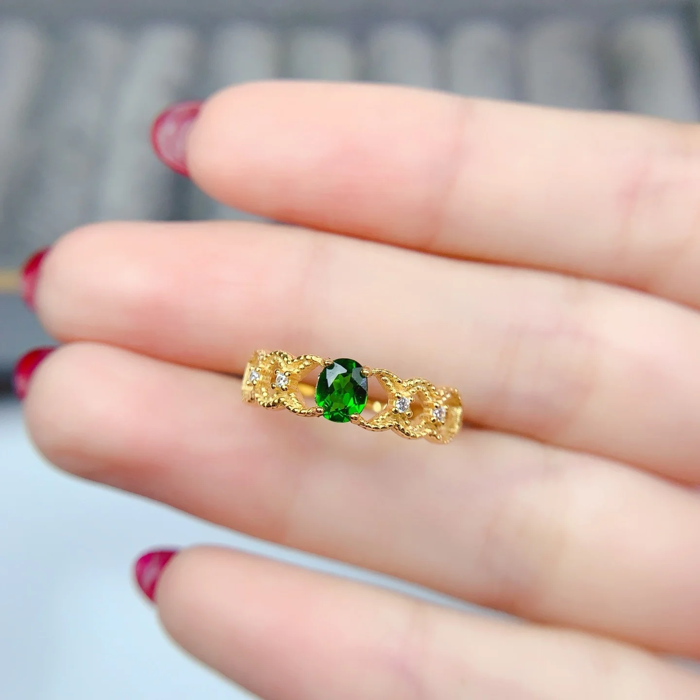 New 925 silver diopside ring, oval shape, 4x5mm, versatile, fashionable, light luxury, vintage, delicate for women
New 925 silver diopside ring, oval shape, 4x5mm, versatile, fashionable, light luxury, vintage, delicate for women