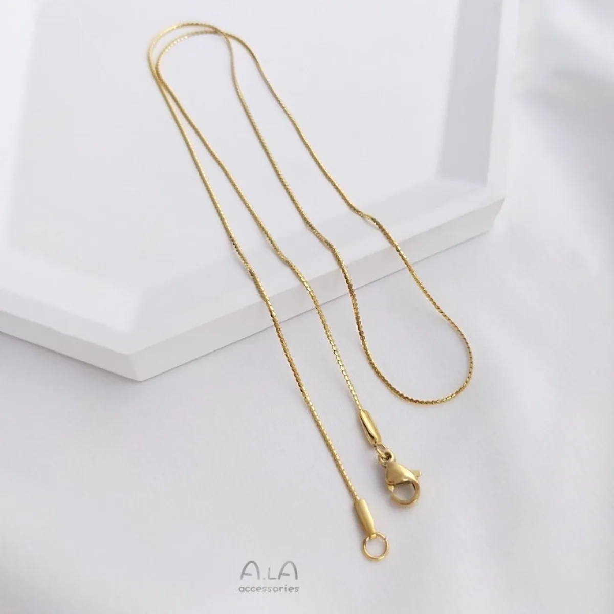 Vacuum 18K Gold Plated Titanium Steel Ultra-thin Clavicle Chain, O-chain, Side Chain & S-chain, Luxury Fine Necklace For Women
Vacuum 18K Gold Plated Titanium Steel Ultra-thin Clavicle Chain, O-chain, Side Chain & S-chain, Luxury Fine Necklace For Women