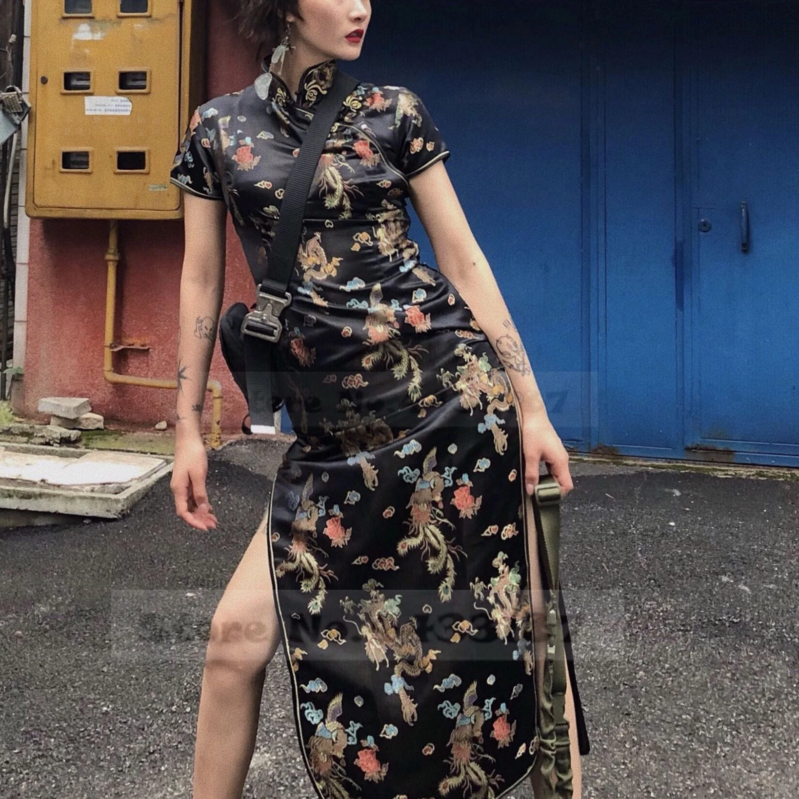 Элегантный Cheongsam, классический воротник-стойка, дракон и Феникс, Vestidos, сексуальное женское длинное Ципао, большие размеры, ретро, 3XL, 4XL, 5XL, 6XL
Элегантный Cheongsam, классический воротник-стойка, дракон и Феникс, Vestidos, сексуальное женское длинное Ципао, большие размеры, ретро, 3XL, 4XL, 5XL, 6XL