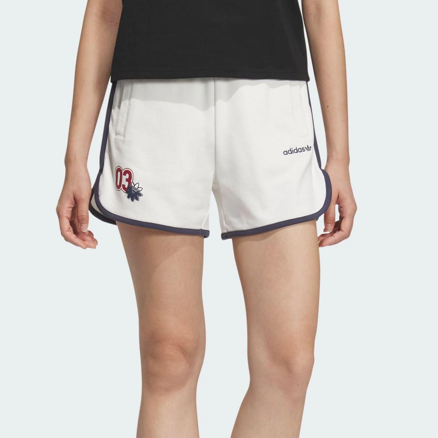 Женские классические спортивные шорты Adidas Original Originals JX6574
Женские классические спортивные шорты Adidas Original Originals JX6574