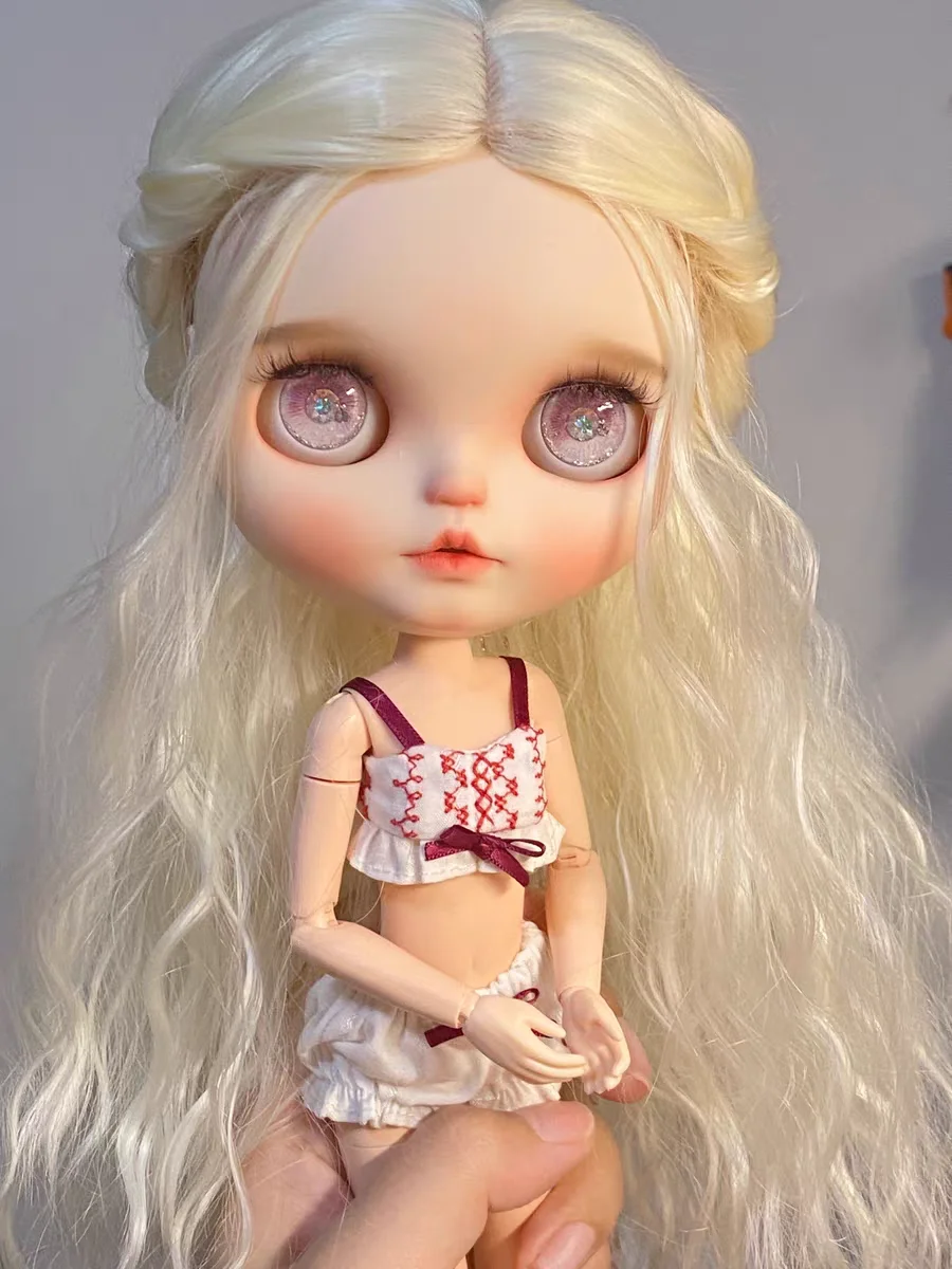Парик для куклы Blythes, подходит для новой модели 1/69-10 размеров, модный, средний, из пенопласта, супермягкий, Шелковый парик для женщин, черный, лилия, белый
Парик для куклы Blythes, подходит для новой модели 1/69-10 размеров, модный, средний, из пенопласта, супермягкий, Шелковый парик для женщин, черный, лилия, белый