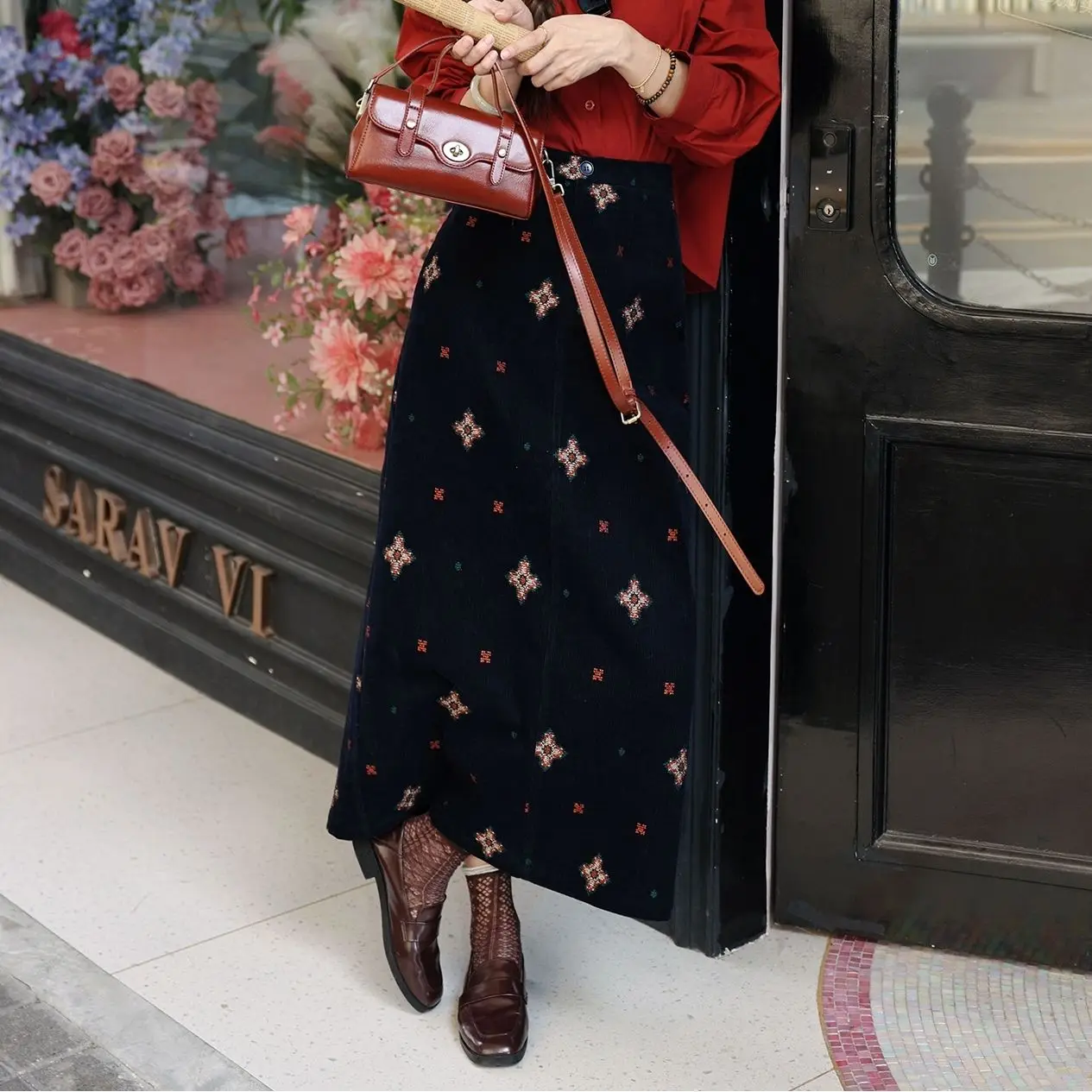 Retro corduroy printed skirt women's 2026 autumn and winter new versatile high waist and thin casual medium and long skirt
Retro corduroy printed skirt women's 2026 autumn and winter new versatile high waist and thin casual medium and long skirt