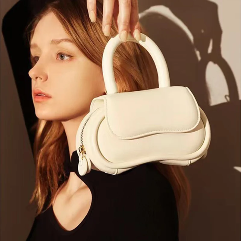 2023 New Pea Design Handbag European Trend Female Fashion Cross-body Single Shoulder Bag Lady Soft Split Leather Messenger Bag
2023 New Pea Design Handbag European Trend Female Fashion Cross-body Single Shoulder Bag Lady Soft Split Leather Messenger Bag