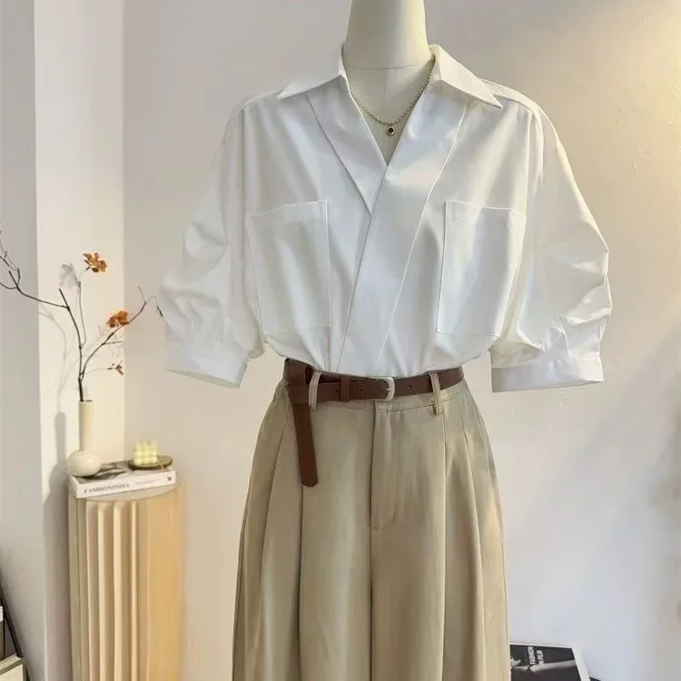 Women's V-Neck White Short Sleeve Loose Lantern Sleeve Shirt Summer 2026 Design Sense Commute Shirt Pocket Top Polyester Fiber
Women's V-Neck White Short Sleeve Loose Lantern Sleeve Shirt Summer 2026 Design Sense Commute Shirt Pocket Top Polyester Fiber