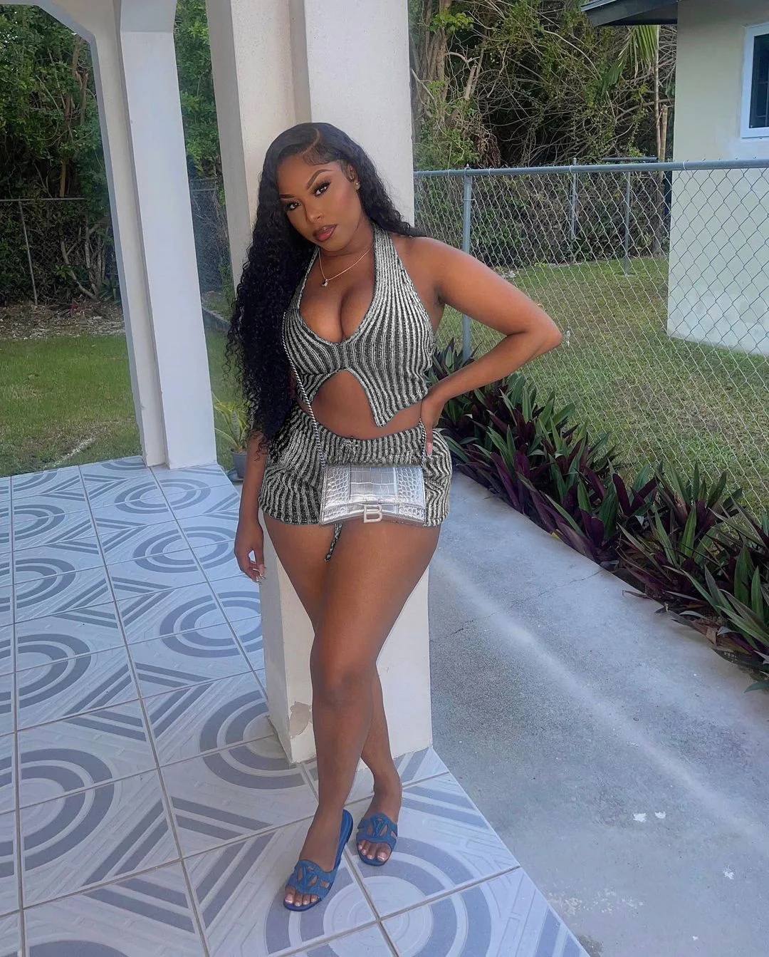 Sexy Women's Set Spring Summer Halter Vest And Slim Shorts Suit Comfortable Casual Solid Color Ladies Two-Piece Outfits
Sexy Women's Set Spring Summer Halter Vest And Slim Shorts Suit Comfortable Casual Solid Color Ladies Two-Piece Outfits