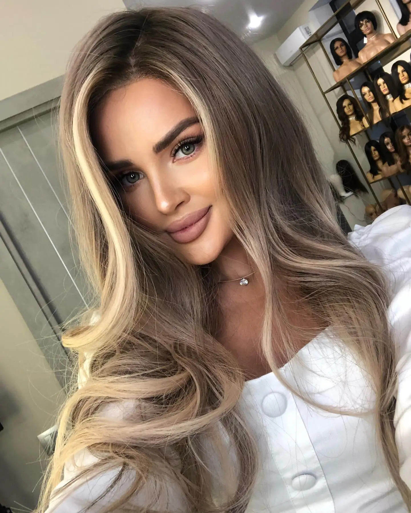 Synthetic Lace Front Wig Body Wave Free Part Wig Ash Blonde Brown Wig Glueless Mix Blonde Highlight Soft Natural Hairline Wig
Synthetic Lace Front Wig Body Wave Free Part Wig Ash Blonde Brown Wig Glueless Mix Blonde Highlight Soft Natural Hairline Wig