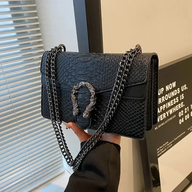 Women's Elegant Crocodile Embossed Square Bag,Fashionable Chain Strap Shoulder Bag for Daily Used,Casual Trendy Commuting Bag
Women's Elegant Crocodile Embossed Square Bag,Fashionable Chain Strap Shoulder Bag for Daily Used,Casual Trendy Commuting Bag