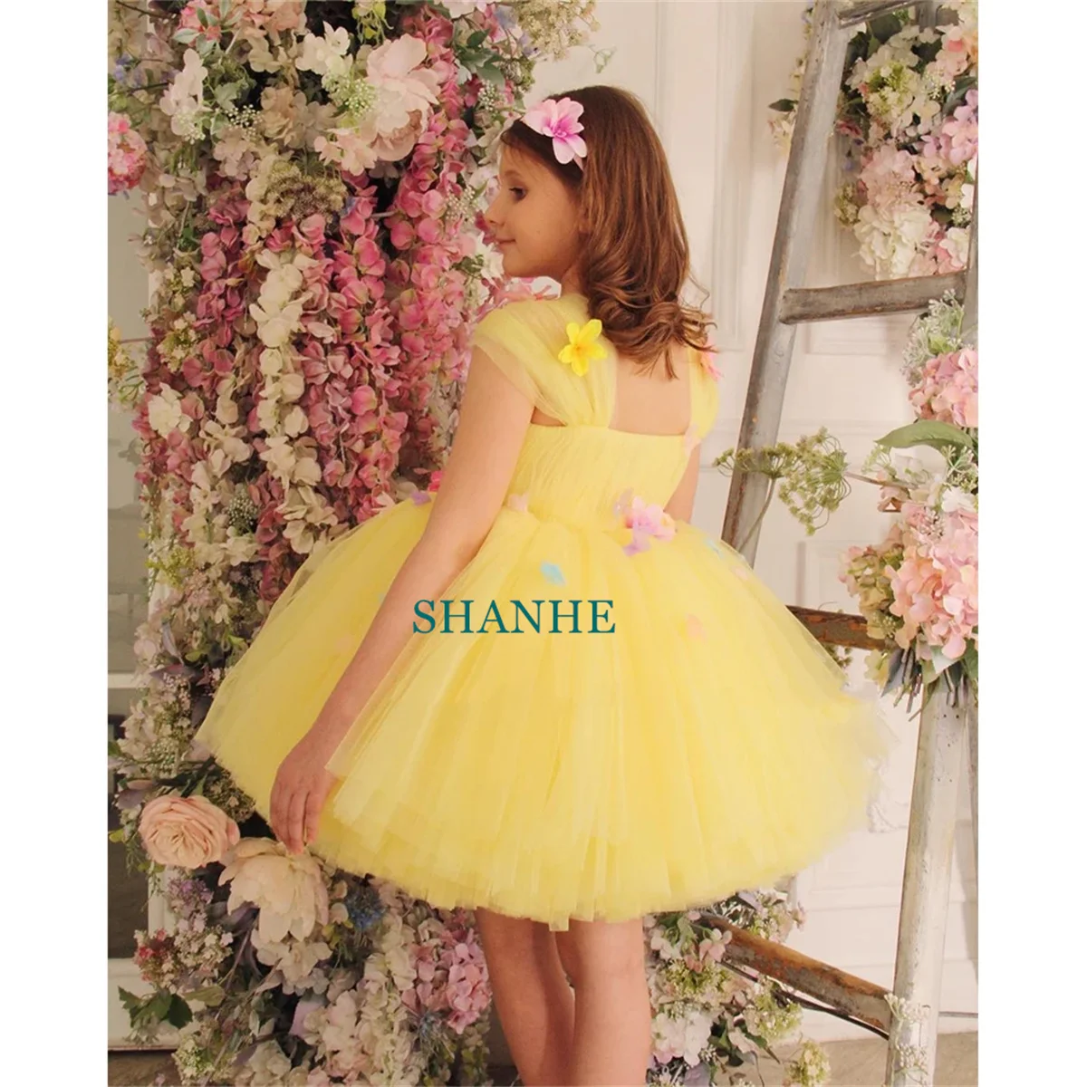 Yellow Flower Girls Dresses for Kids 2024 Summer A Line Sleeveless Christmas Gowns with Applique New Knee Length فلور فتاة اللب
Yellow Flower Girls Dresses for Kids 2024 Summer A Line Sleeveless Christmas Gowns with Applique New Knee Length فلور فتاة اللب