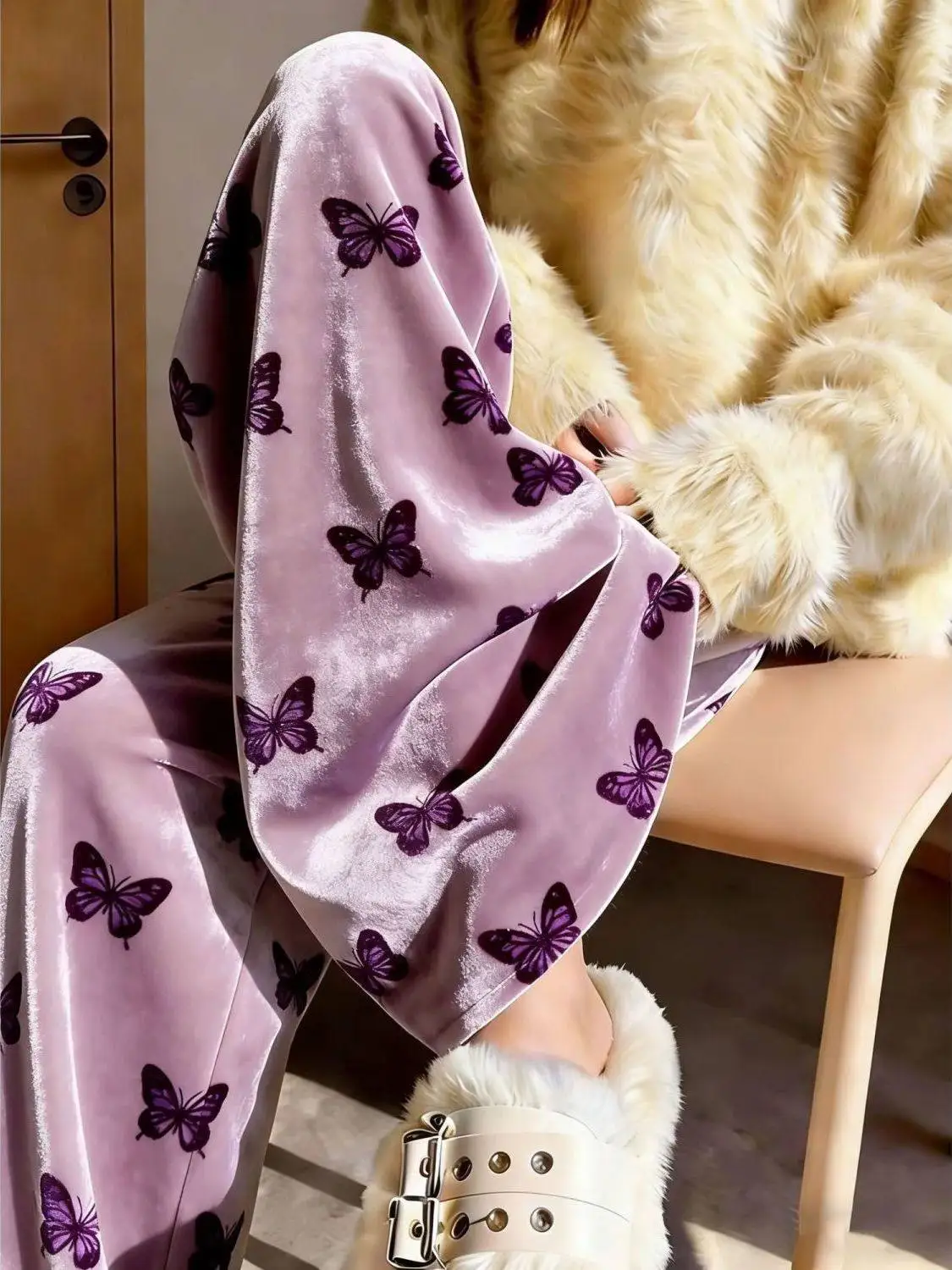 plus Size Gold Velvet High Waist Wide Leg Casual Pants Women's Autumn Winter Loose Fit Trousers Print Comfortable
plus Size Gold Velvet High Waist Wide Leg Casual Pants Women's Autumn Winter Loose Fit Trousers Print Comfortable