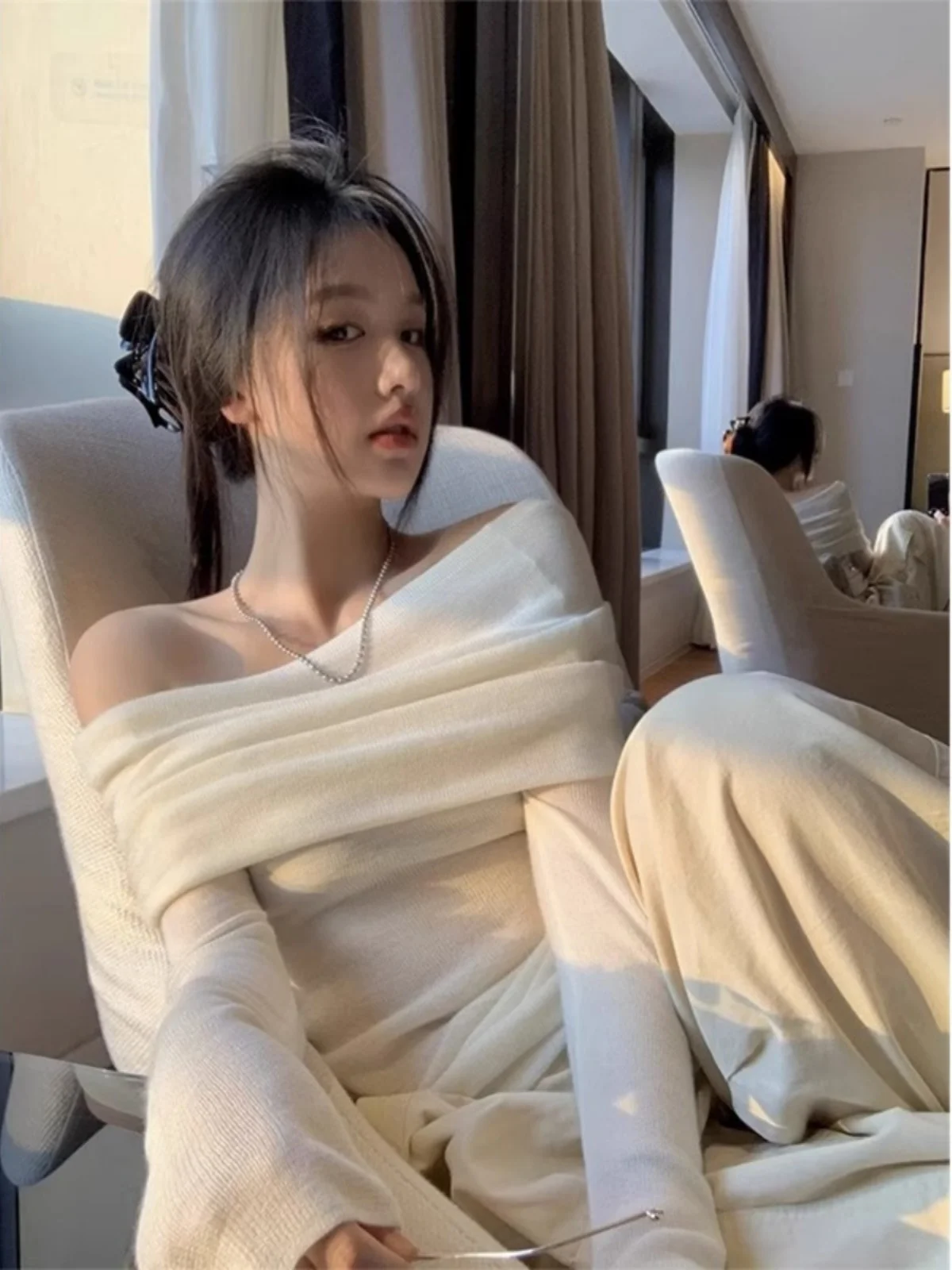 Elegant Gentle One-Shoulder Knitted Sweater Women's Slimming Advanced Sense Pleated Shoulder Bared Top Commute Style Long Sleeve
Elegant Gentle One-Shoulder Knitted Sweater Women's Slimming Advanced Sense Pleated Shoulder Bared Top Commute Style Long Sleeve