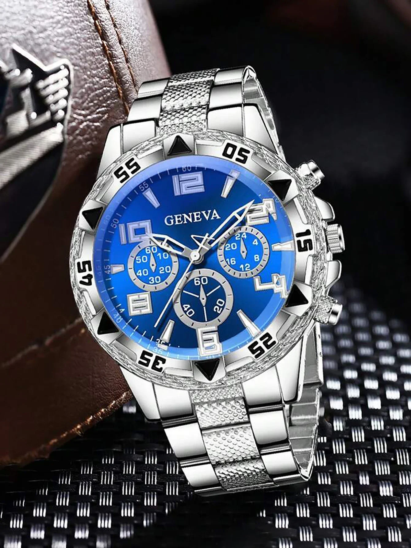 Men's Quartz Watch with Embedded Hip Hop Bracelet And Cross Necklace Set Best Birthday Gift Idea without Box
Men's Quartz Watch with Embedded Hip Hop Bracelet And Cross Necklace Set Best Birthday Gift Idea without Box