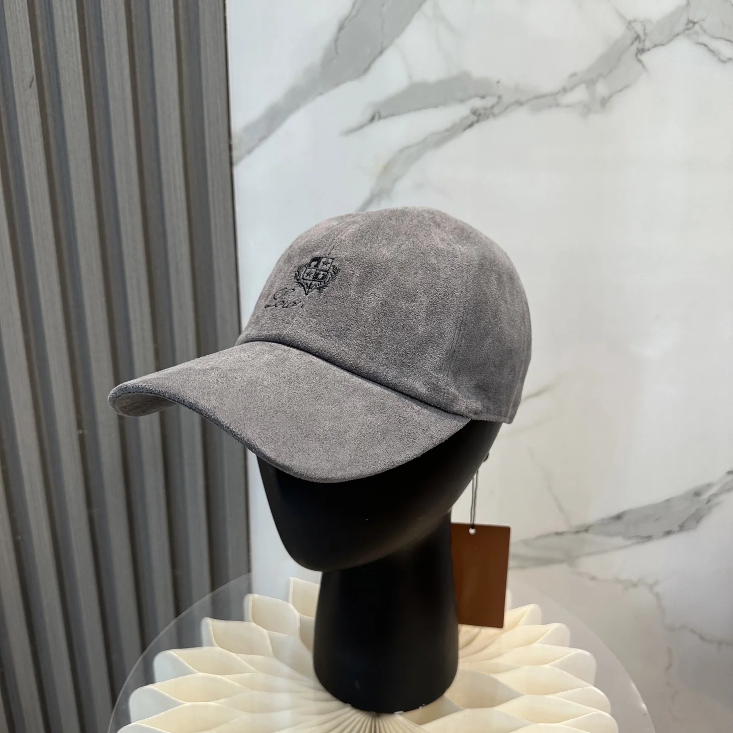 New Arrival Vintage Suede Baseball Cap for Men Women, Classic Tan Camel Color Adjustable Dad Hat, Soft Casual Sport Sun Hat
New Arrival Vintage Suede Baseball Cap for Men Women, Classic Tan Camel Color Adjustable Dad Hat, Soft Casual Sport Sun Hat