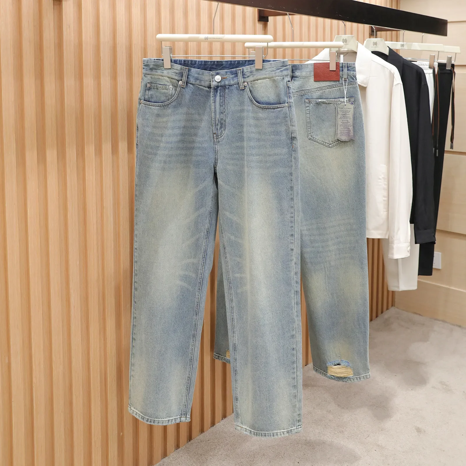 Italian 2026 spring new high-end 100% cotton multi-pocket retro straight light blue jeans
Italian 2026 spring new high-end 100% cotton multi-pocket retro straight light blue jeans