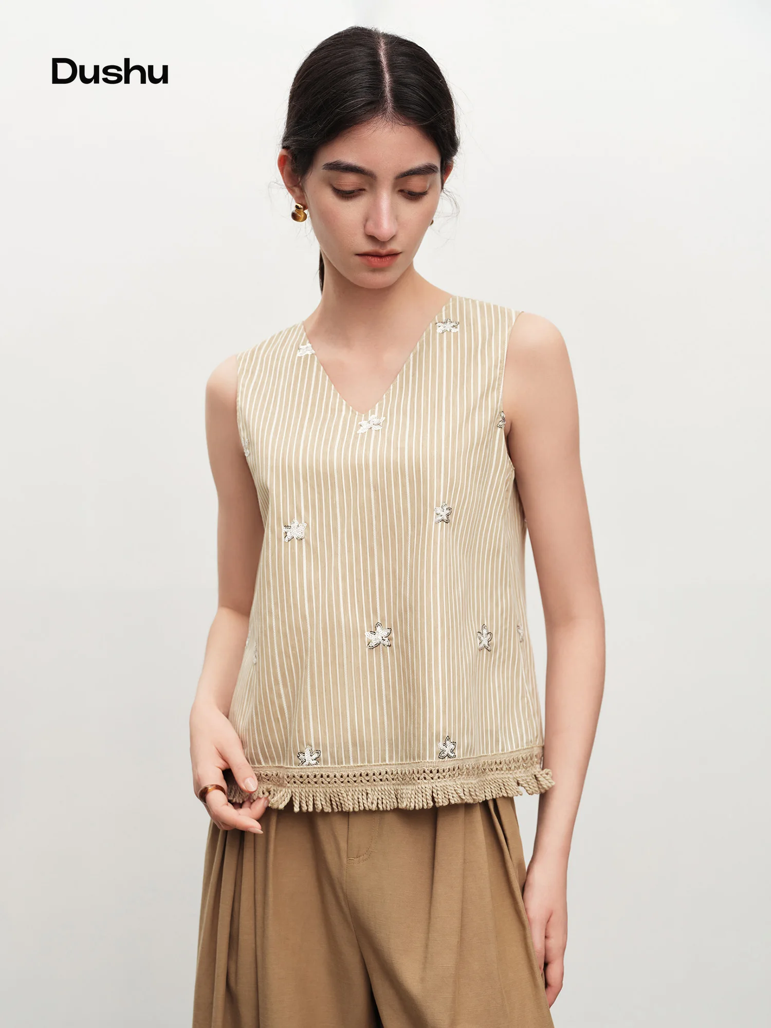 ZIQIAO Boho Style Beaded Striped V-neck Shirt Fringed Edges Sleeveless Top Women's 2026 Summer New Style Chic Design
ZIQIAO Boho Style Beaded Striped V-neck Shirt Fringed Edges Sleeveless Top Women's 2026 Summer New Style Chic Design