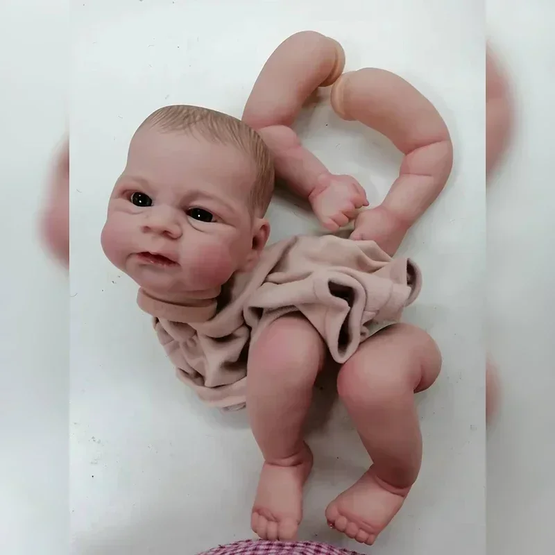 18-дюймовая готовая кукла Elijah, уже окрашенные наборы, очень реалистичные, с множеством деталей, венами, такие же, как на картинке, содержит тканевое тело
18-дюймовая готовая кукла Elijah, уже окрашенные наборы, очень реалистичные, с множеством деталей, венами, такие же, как на картинке, содержит тканевое тело