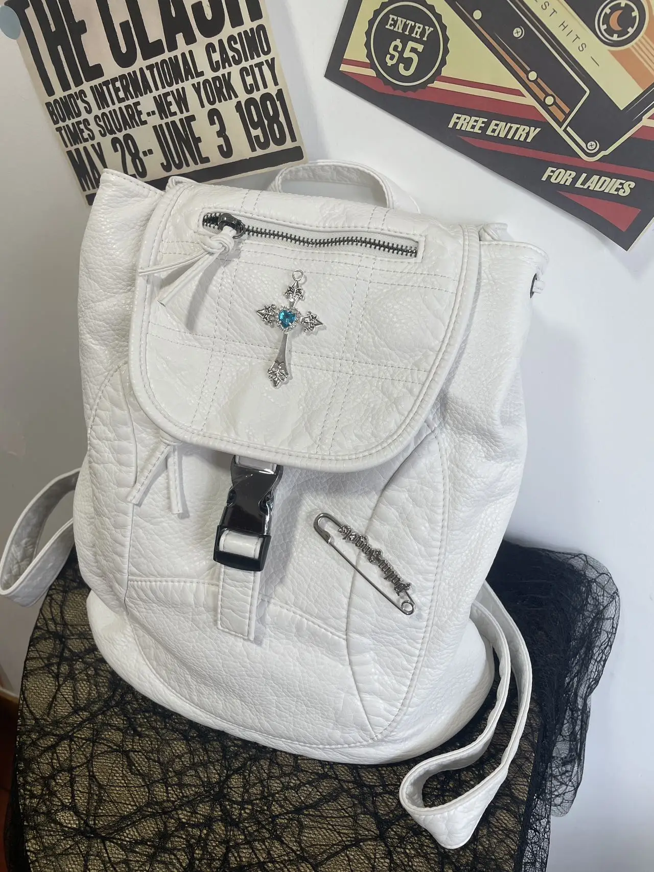Punk and Retro backpack for women's bag Vintage Inspired white leather Backpack
Punk and Retro backpack for women's bag Vintage Inspired white leather Backpack